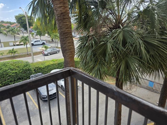 5560 W 21st Ct 308, Hialeah, FL 33016
