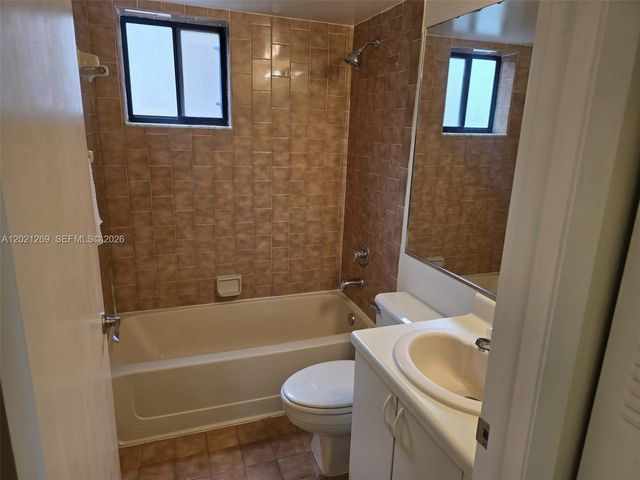 5560 W 21st Ct 308, Hialeah, FL 33016