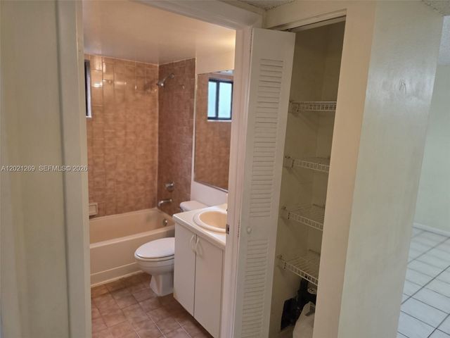 5560 W 21st Ct 308, Hialeah, FL 33016
