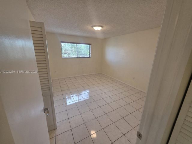 5560 W 21st Ct 308, Hialeah, FL 33016