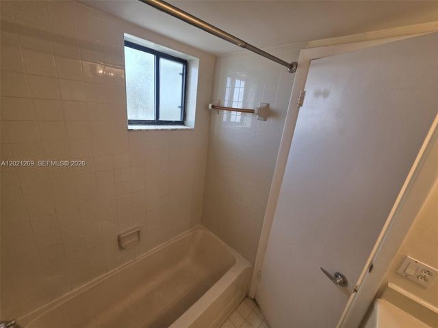 5560 W 21st Ct 308, Hialeah, FL 33016