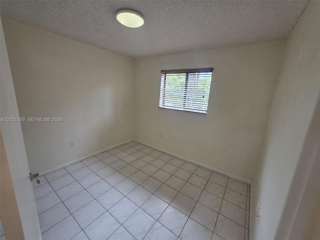 5560 W 21st Ct 308, Hialeah, FL 33016
