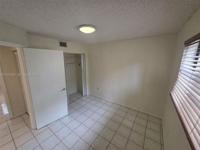 5560 W 21st Ct 308, Hialeah, FL 33016