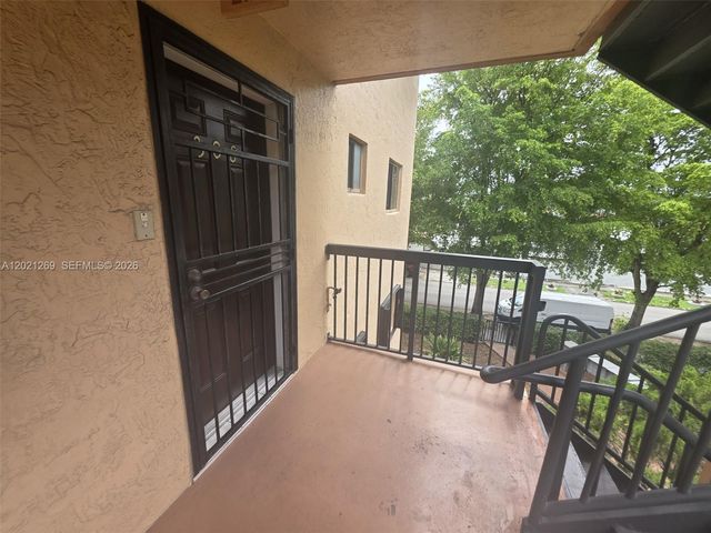 5560 W 21st Ct 308, Hialeah, FL 33016