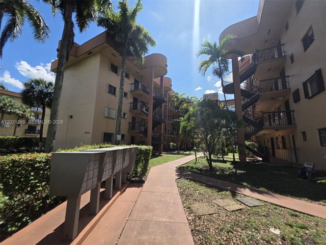 5560 W 21st Ct 308, Hialeah, FL 33016