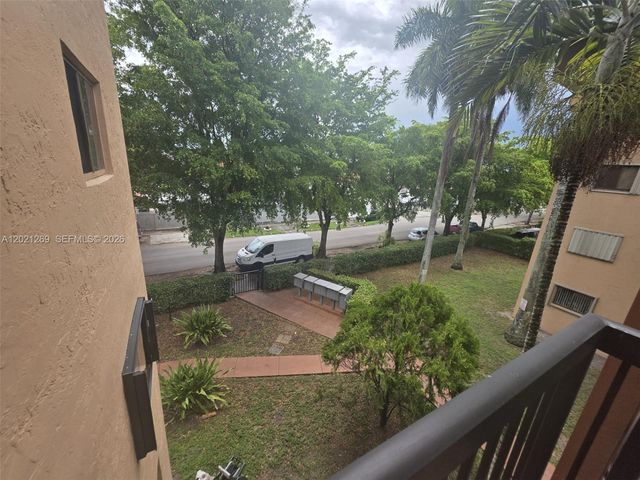 5560 W 21st Ct 308, Hialeah, FL 33016