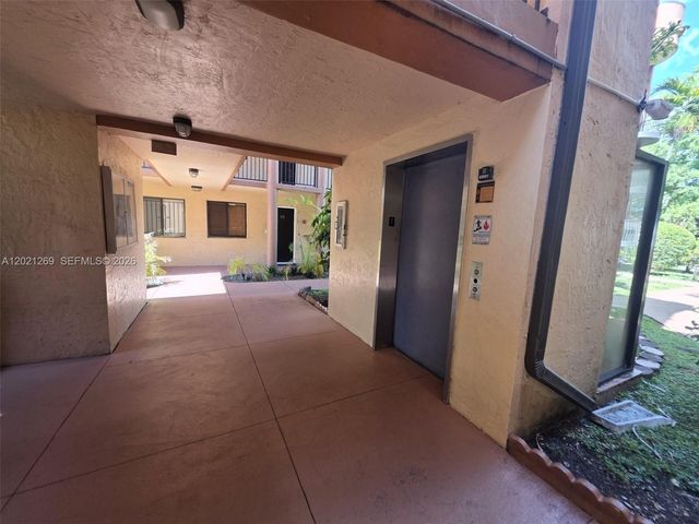 5560 W 21st Ct 308, Hialeah, FL 33016