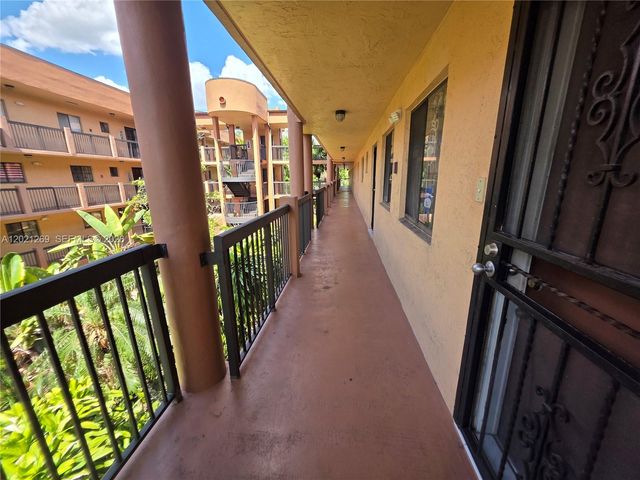 5560 W 21st Ct 308, Hialeah, FL 33016