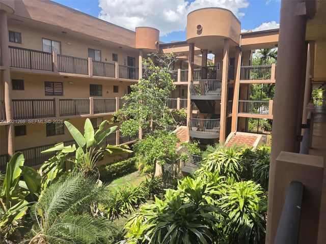 5560 W 21st Ct 308, Hialeah, FL 33016