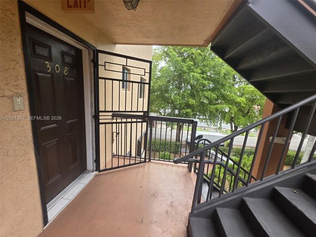 5560 W 21st Ct 308, Hialeah, FL 33016