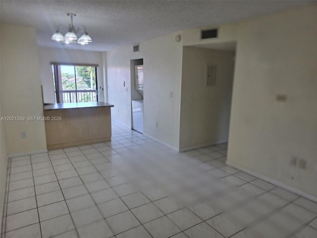 5560 W 21st Ct 308, Hialeah, FL 33016
