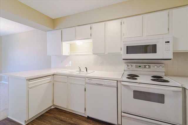 10326 Balsam Lane, Eden Prairie, MN 55347