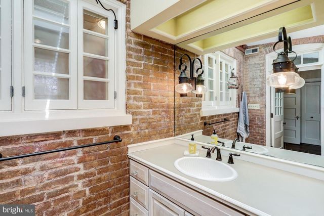 340 E ORANGE ST, Lancaster, PA 17602