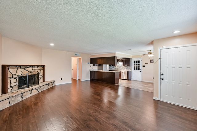 914 Highcrest Drive, Arlington, TX 76017