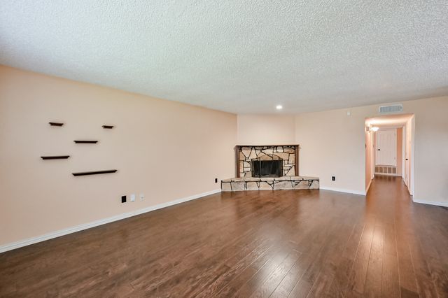 914 Highcrest Drive, Arlington, TX 76017