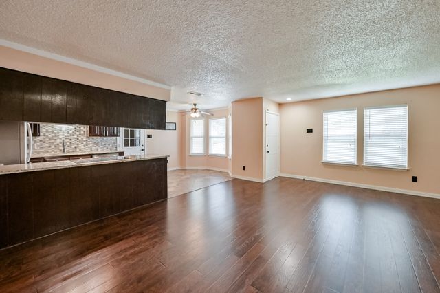 914 Highcrest Drive, Arlington, TX 76017