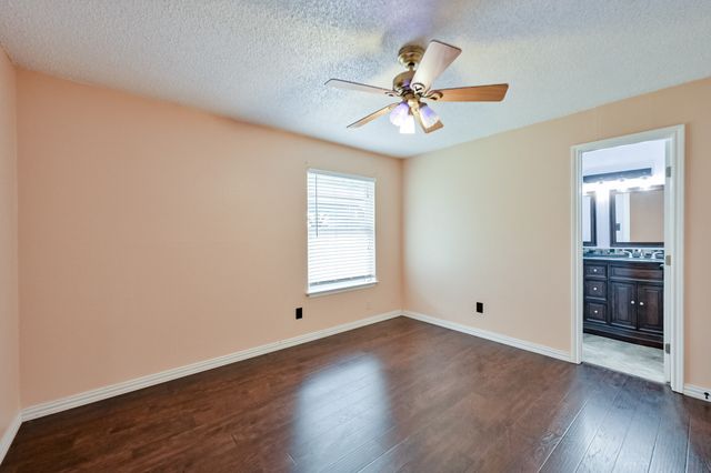 914 Highcrest Drive, Arlington, TX 76017