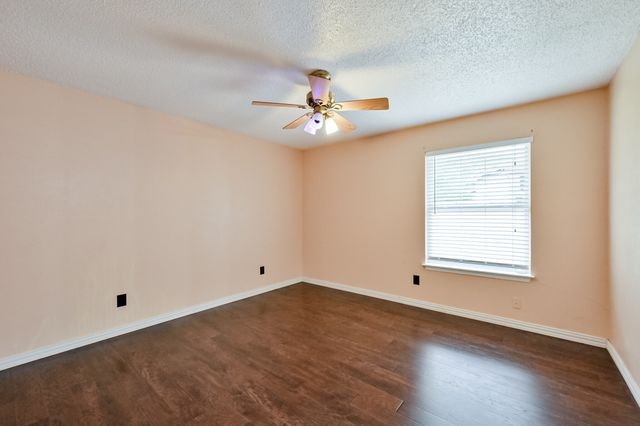 914 Highcrest Drive, Arlington, TX 76017