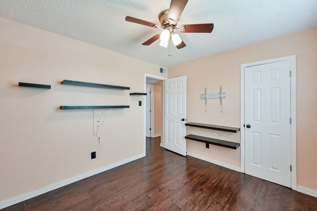 914 Highcrest Drive, Arlington, TX 76017