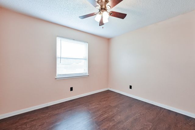 914 Highcrest Drive, Arlington, TX 76017