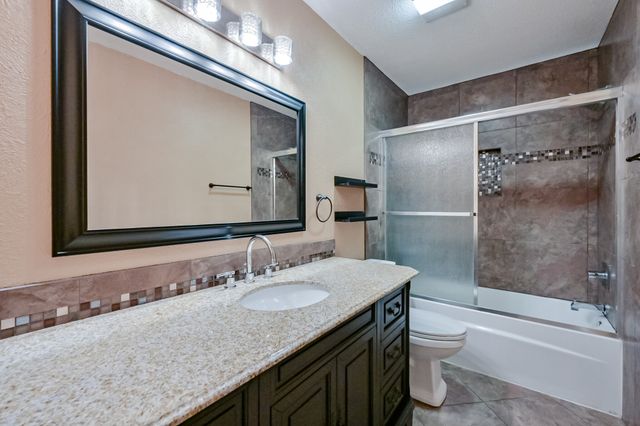 914 Highcrest Drive, Arlington, TX 76017