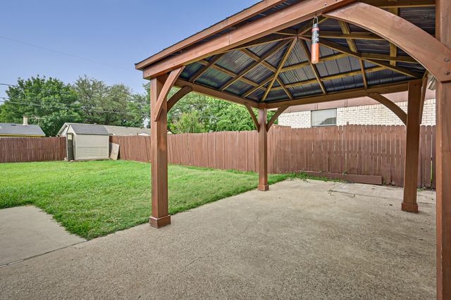 914 Highcrest Drive, Arlington, TX 76017