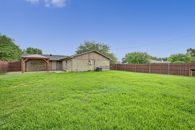 914 Highcrest Drive, Arlington, TX 76017