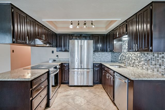 914 Highcrest Drive, Arlington, TX 76017