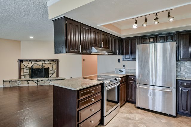 914 Highcrest Drive, Arlington, TX 76017