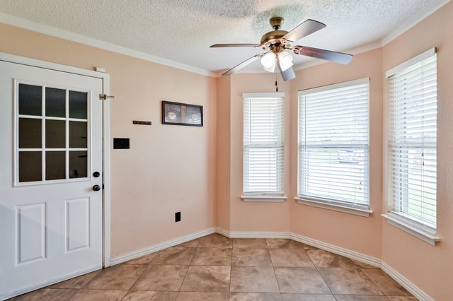 914 Highcrest Drive, Arlington, TX 76017