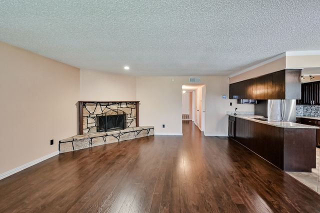 914 Highcrest Drive, Arlington, TX 76017