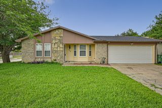 914 Highcrest Drive, Arlington, TX 76017
