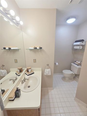 34919 Hamilton Drive 4, Fraser, MI 48026