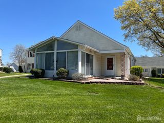 333 Newport Way c, Monroe, NJ 08831