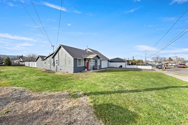 2817 Howard Avenue, Medford, OR 97501