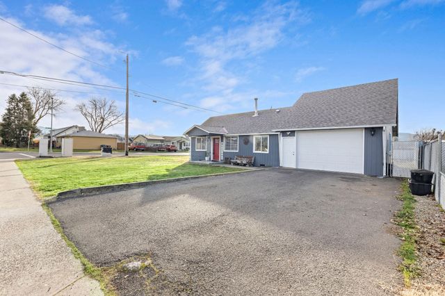 2817 Howard Avenue, Medford, OR 97501