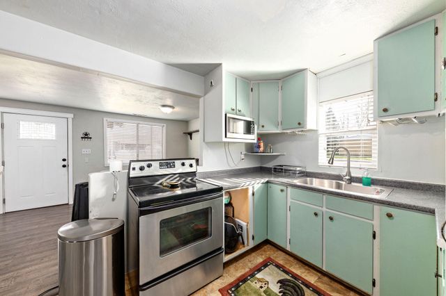 2817 Howard Avenue, Medford, OR 97501