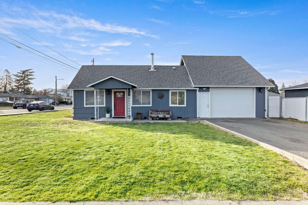 2817 Howard Avenue, Medford, OR 97501