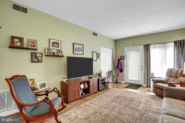 505 CHERRINGTON DR, Harrisburg, PA 17110