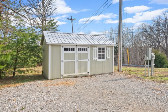 102 Thomas Rd, Dover, TN 37058