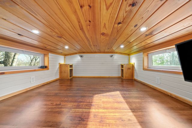 102 Thomas Rd, Dover, TN 37058