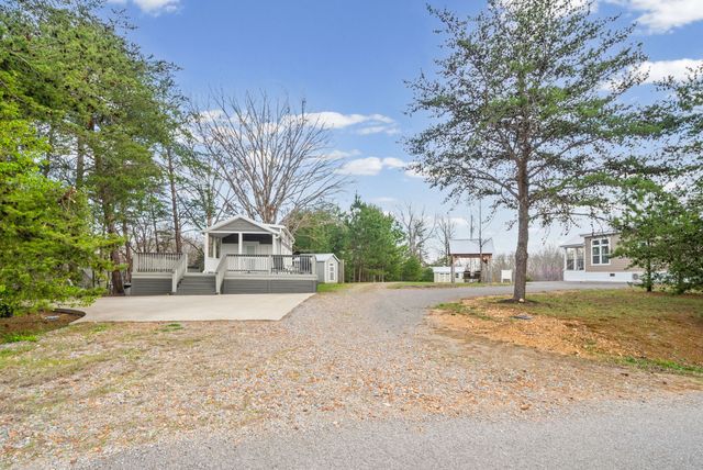102 Thomas Rd, Dover, TN 37058