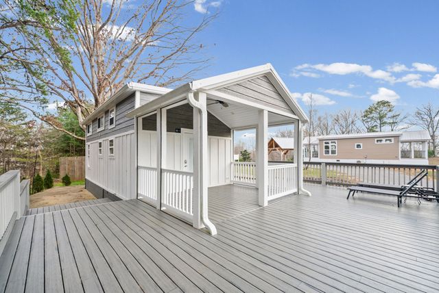 102 Thomas Rd, Dover, TN 37058