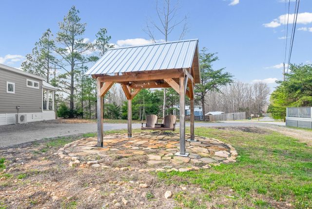 102 Thomas Rd, Dover, TN 37058