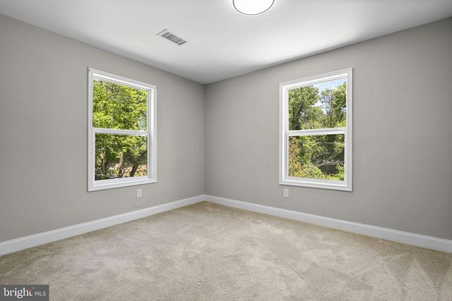 1501 PINE GROVE RD, Capitol Heights, MD 20743