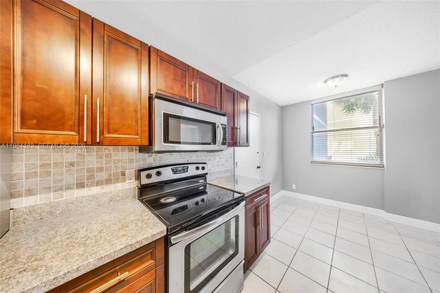 4350 Hillcrest Dr 200, Hollywood, FL 33021