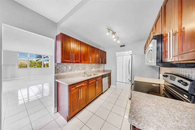 4350 Hillcrest Dr 200, Hollywood, FL 33021