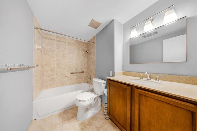 4350 Hillcrest Dr 200, Hollywood, FL 33021