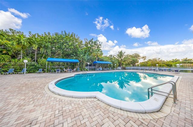 4350 Hillcrest Dr 200, Hollywood, FL 33021