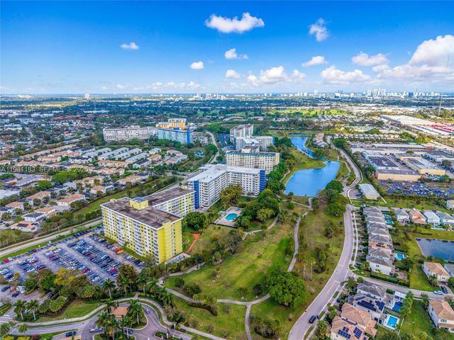 4350 Hillcrest Dr 200, Hollywood, FL 33021